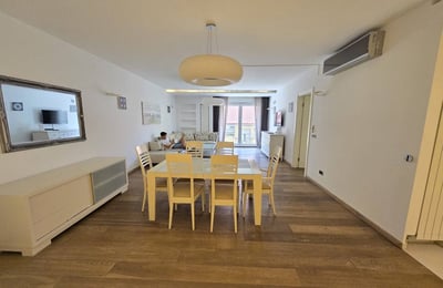 Location d’un appartement spacieux de 3 pièces, 126 m², au centre de Belgrade, Serbie